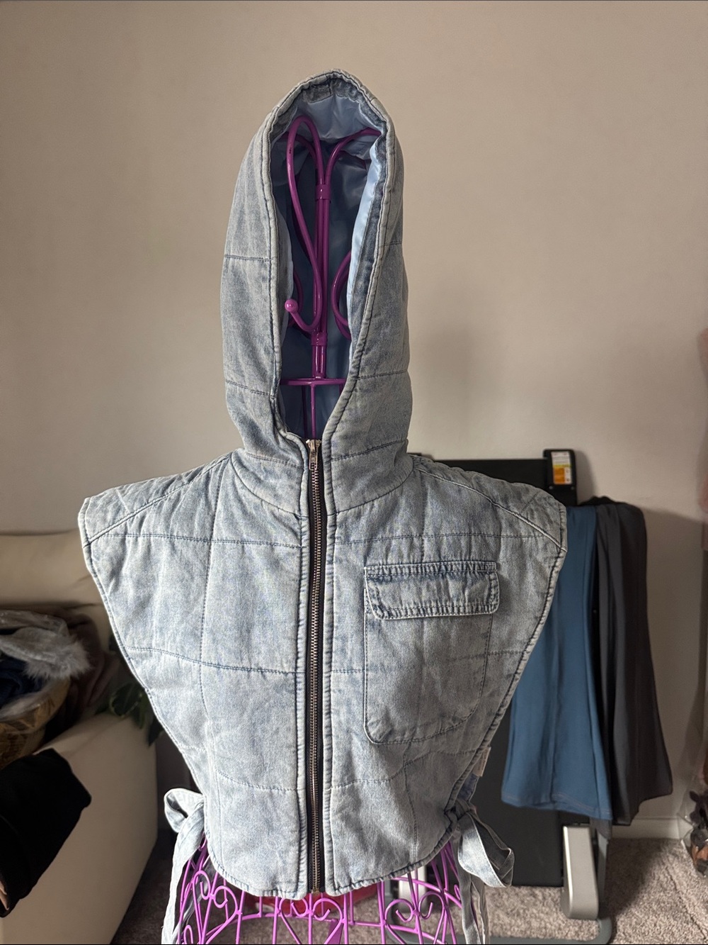 Women’s cropped Light Wash Denim Hooded Vest Jacket